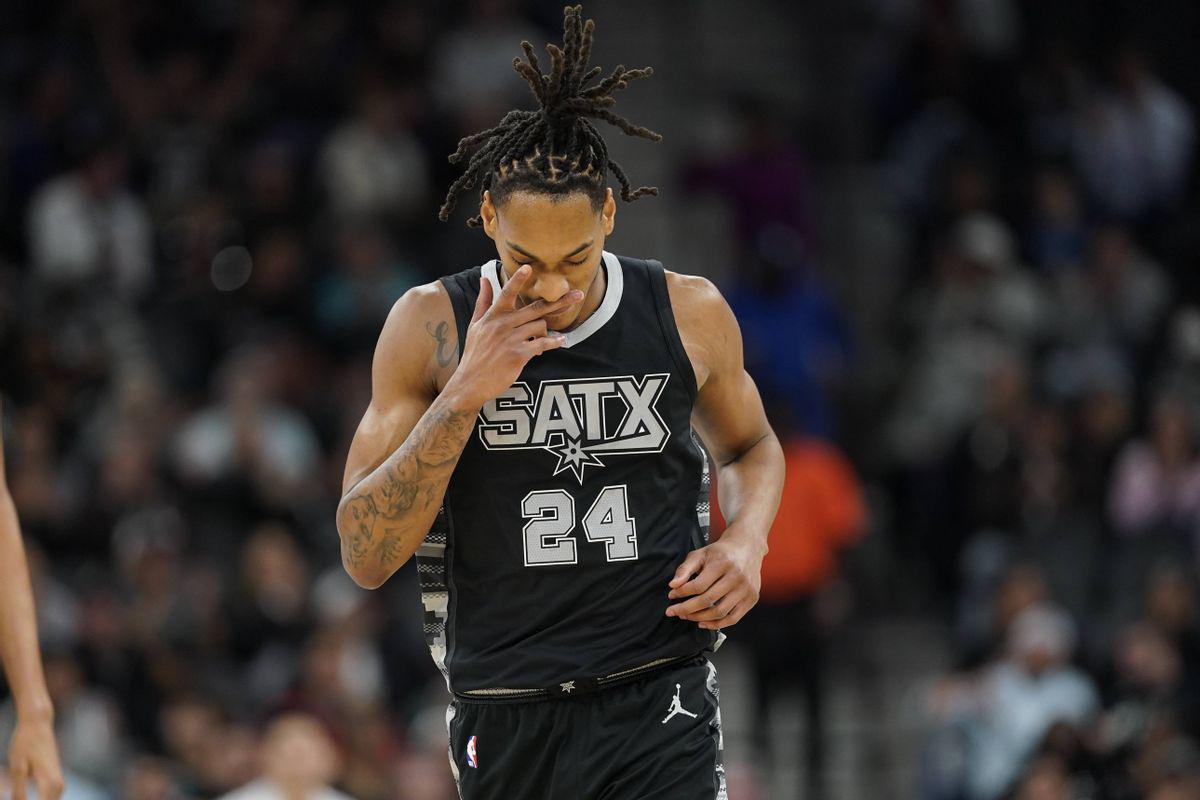 宝威体育-从马刺老大变成球队“配角”！打了6年NBA，他总算找到自己的定位